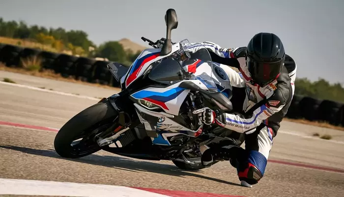 BMW M1000RR Riding Aids and Features