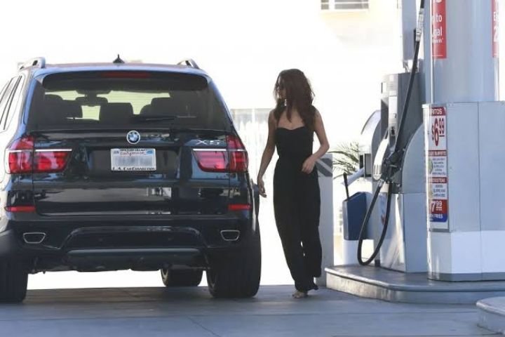 Selena Gomez BMW X5