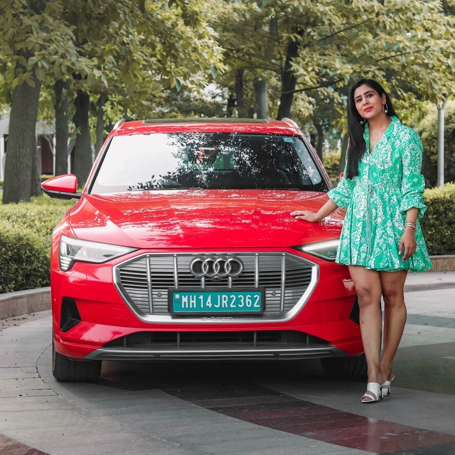 Ghazal Alagh Audi A8